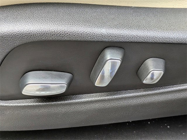 Used 2018 Cadillac XT5 Luxury w/ Driver Awareness Package image 21