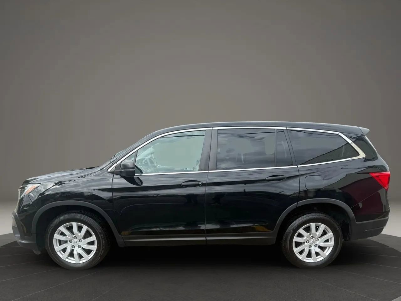 Used 2019 Honda Pilot LX image 8