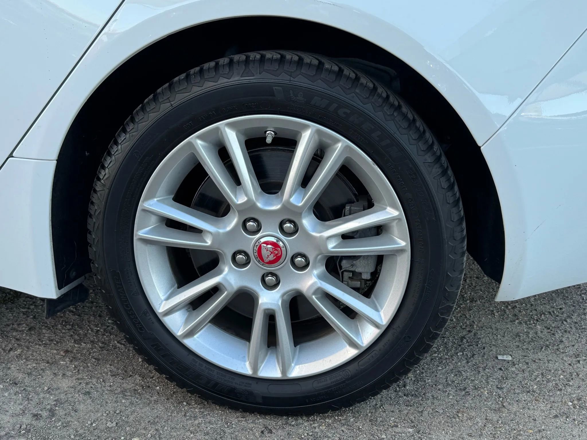 Used 2019 Jaguar XE Premium image 37