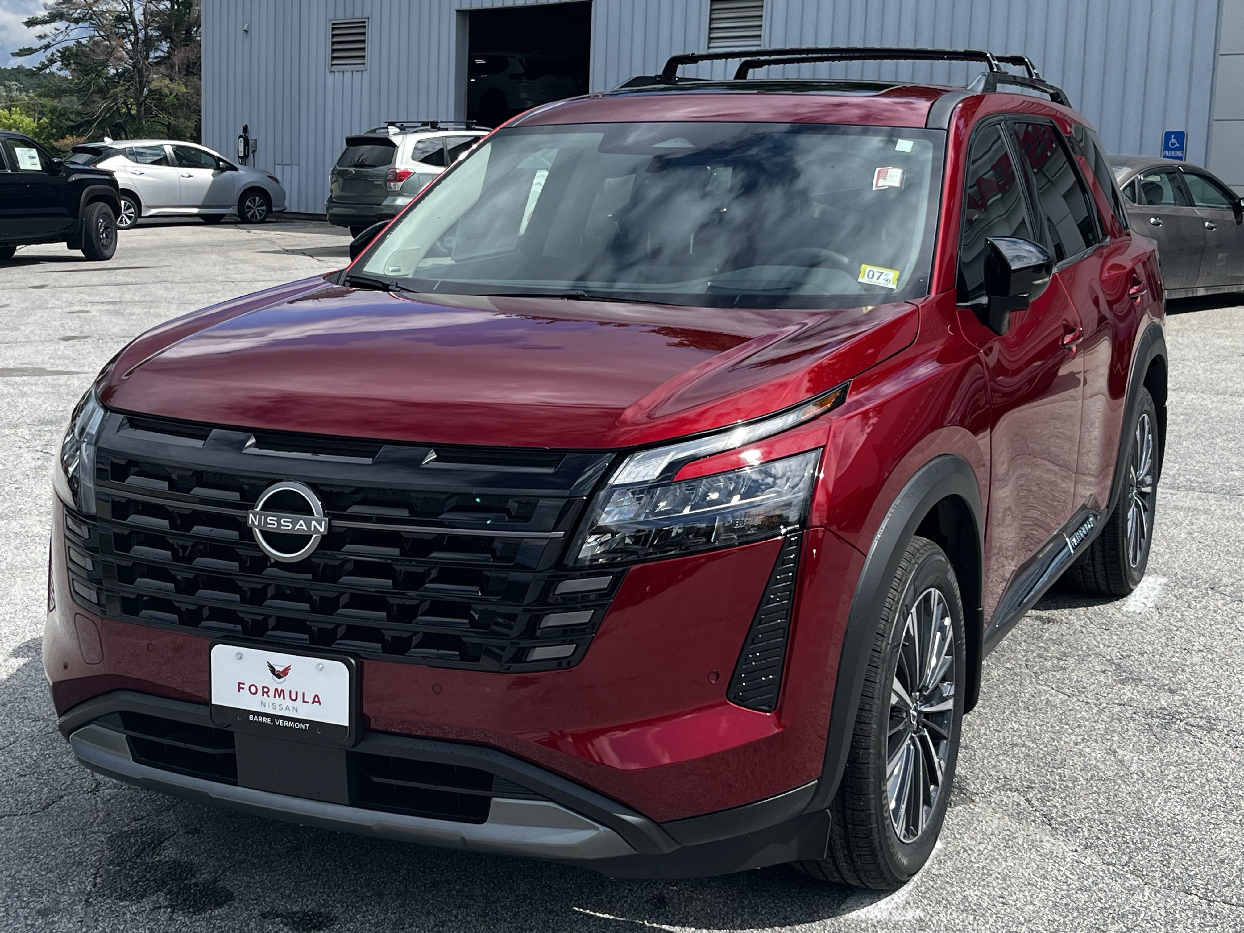 New 2026 Nissan Pathfinder Platinum w/ Accent Package AWD/4WD image 3