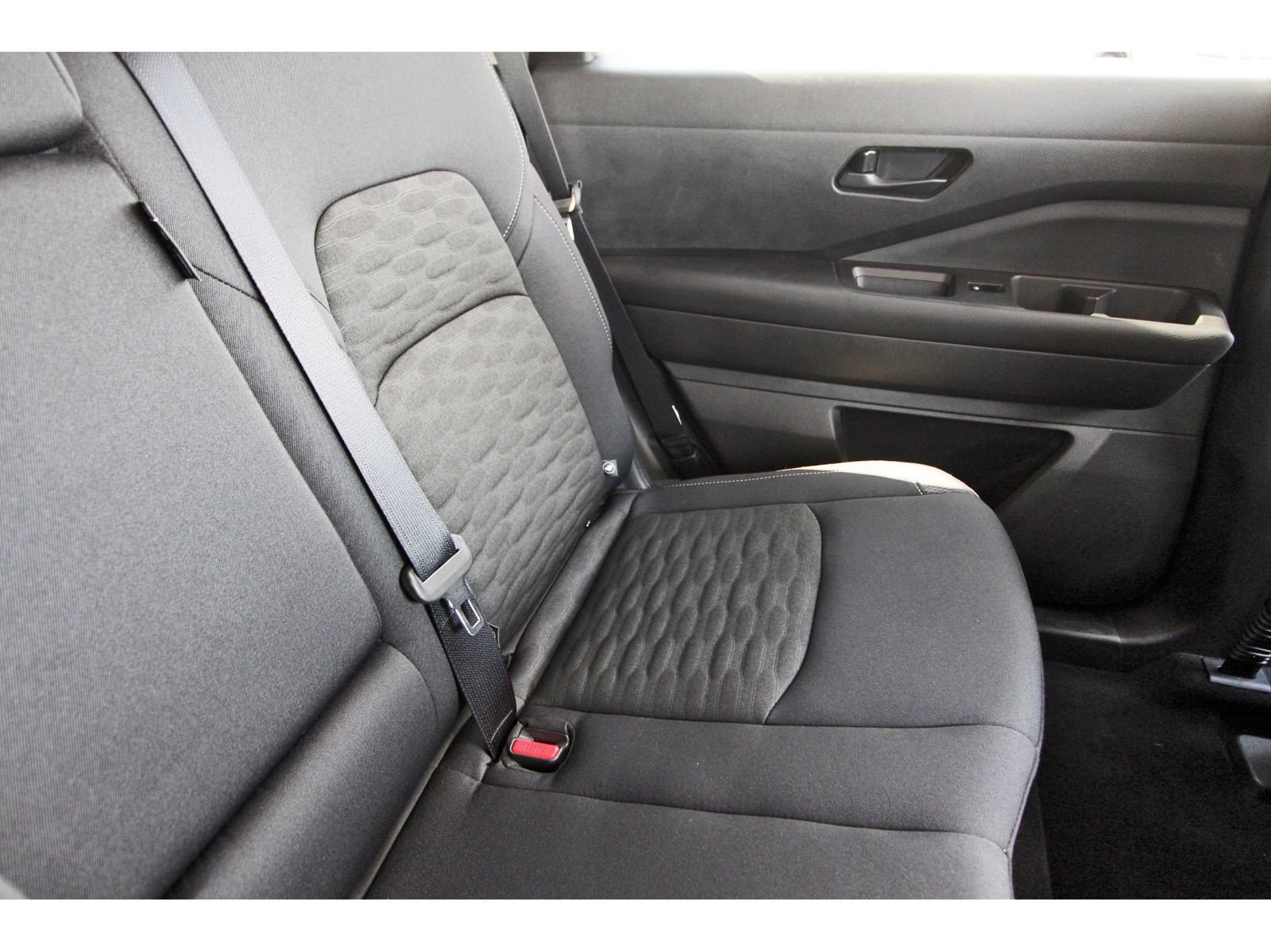 Certified 2025 Nissan Pathfinder SV FWD image 16