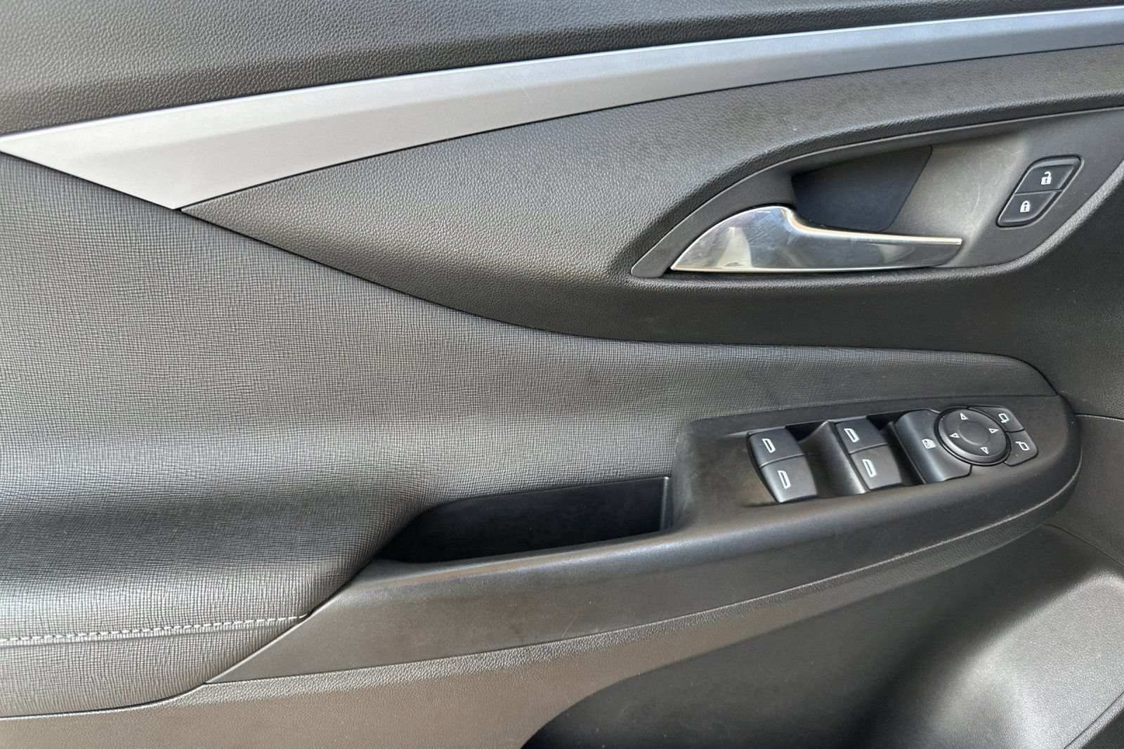 Certified 2025 Buick Envista Sport Touring FWD image 11