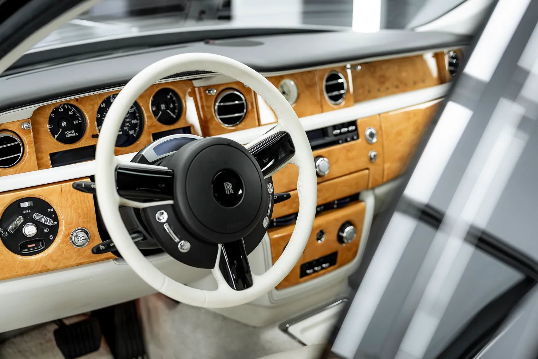 Used 2009 Rolls-Royce Phantom Sedan image 13