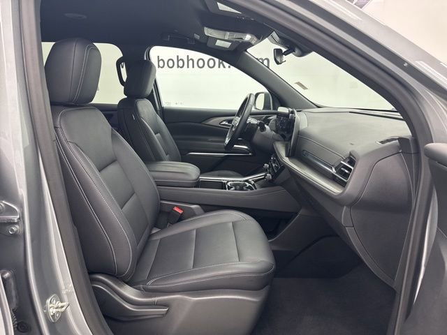 Used 2025 Chevrolet Traverse LT FWD image 31