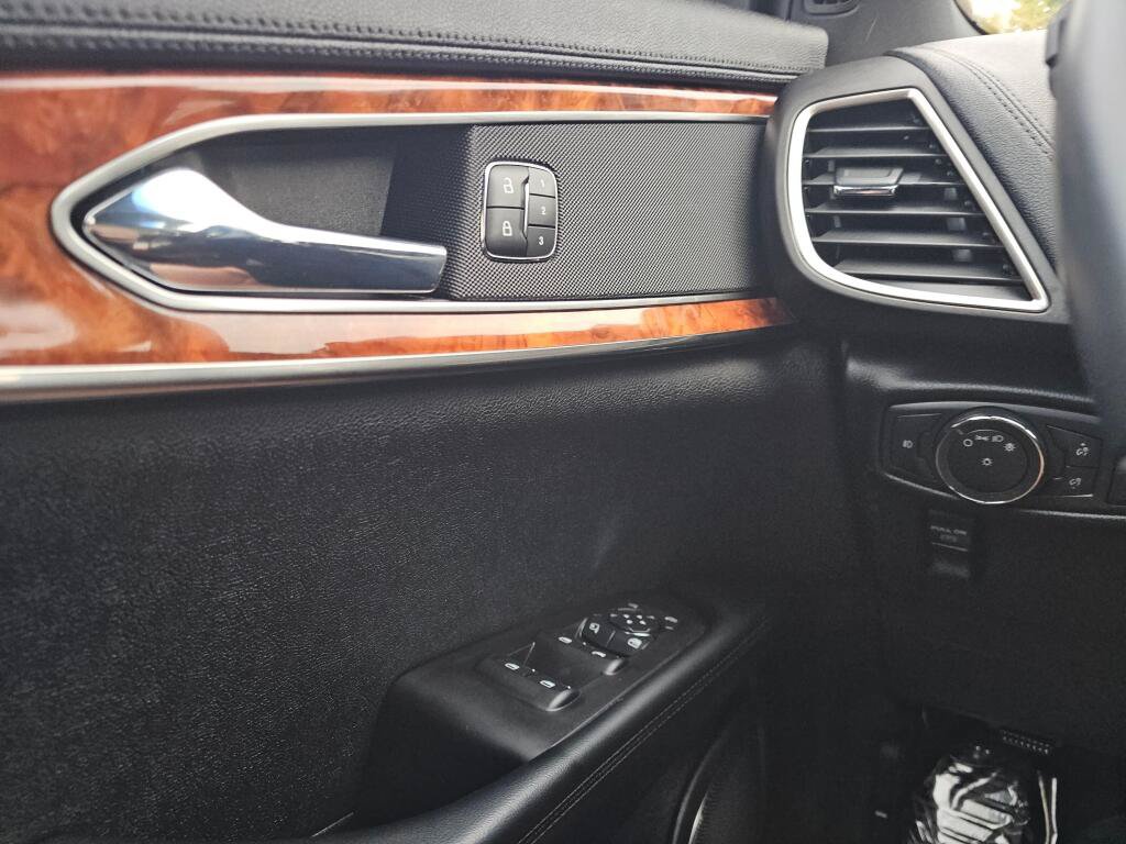 Used 2019 Lincoln Nautilus Select AWD/4WD image 33