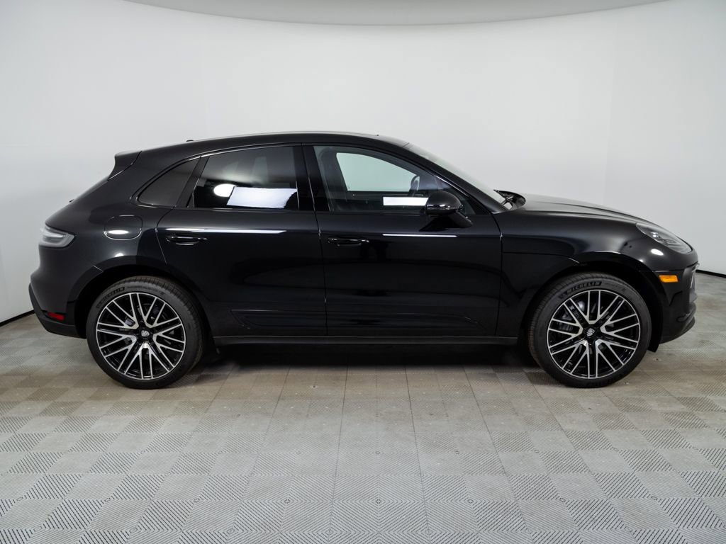 Certified 2025 Porsche Macan image 28