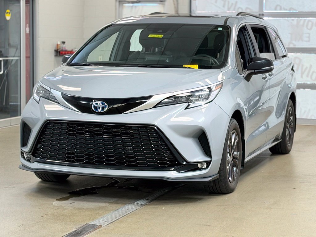 Used 2024 Toyota Sienna XSE w/ XSE Premium Package AWD/4WD image 3