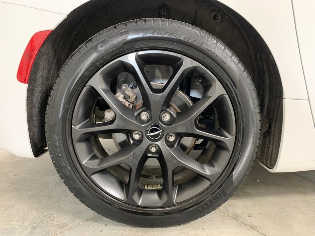 Used 2023 Chrysler Pacifica Touring-L FWD image 9