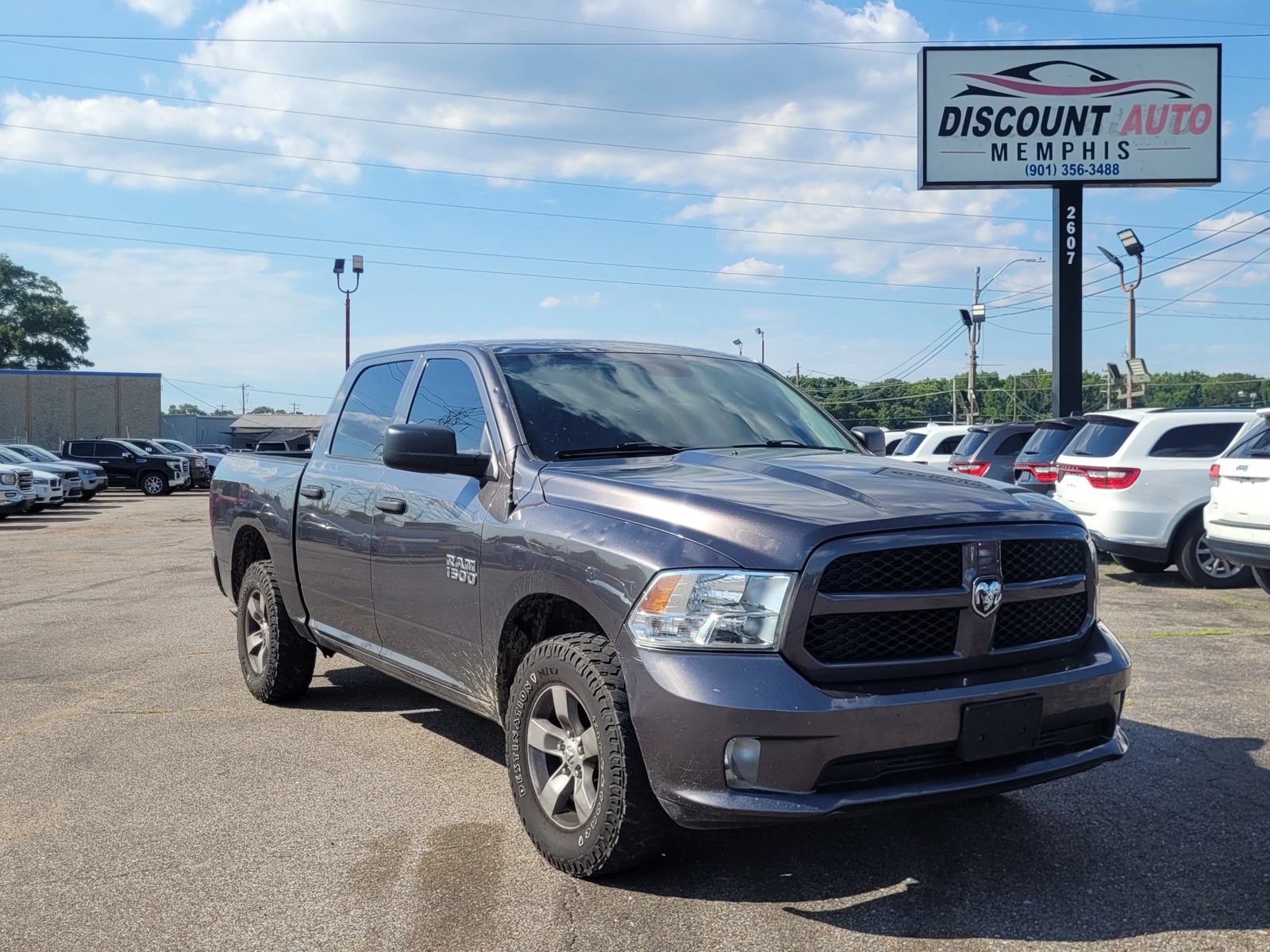 Used 2017 RAM 1500 Express AWD/4WD image 2
