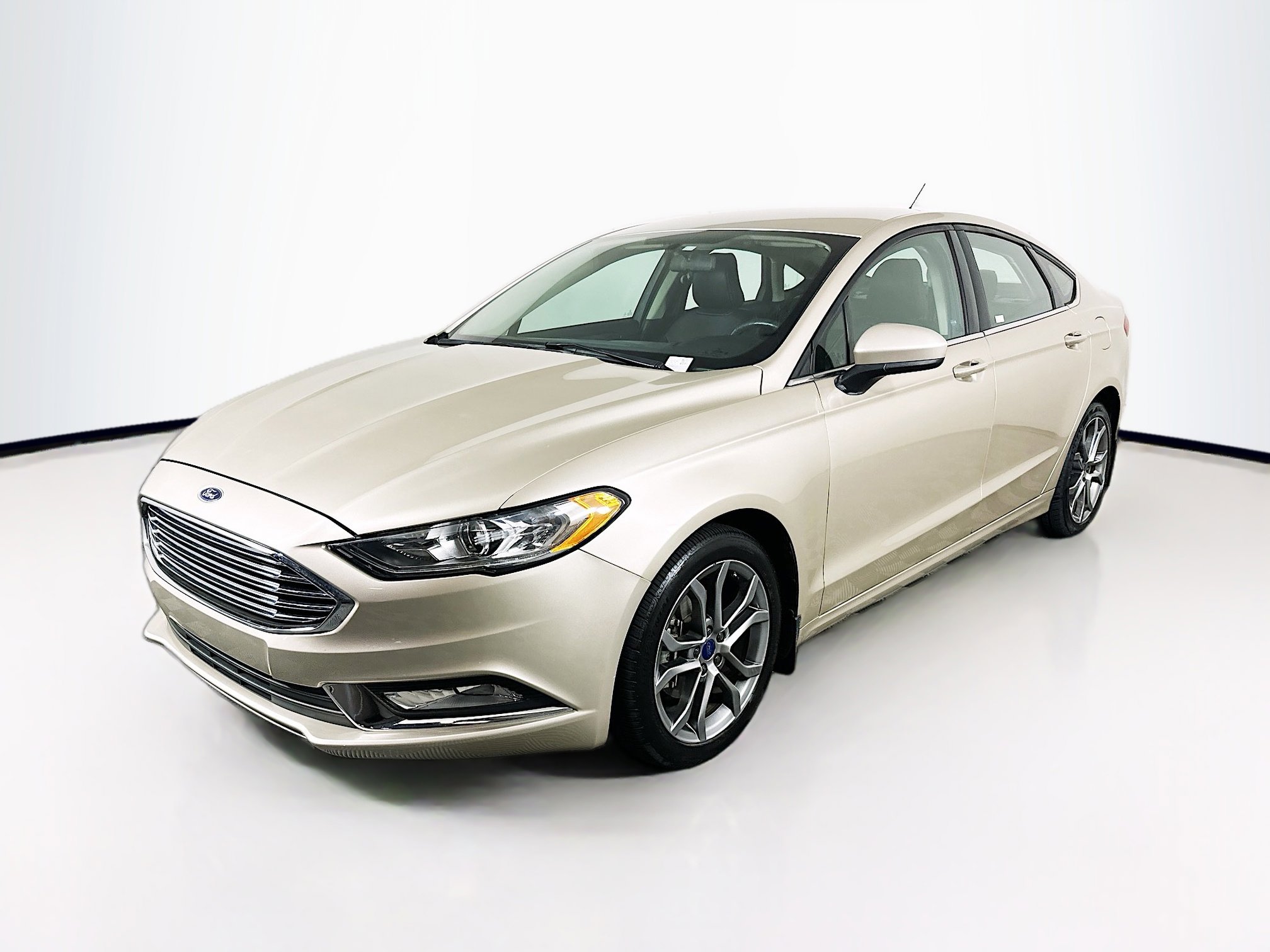 Used 2017 Ford Fusion SE w/ Equipment Group 201A image 3