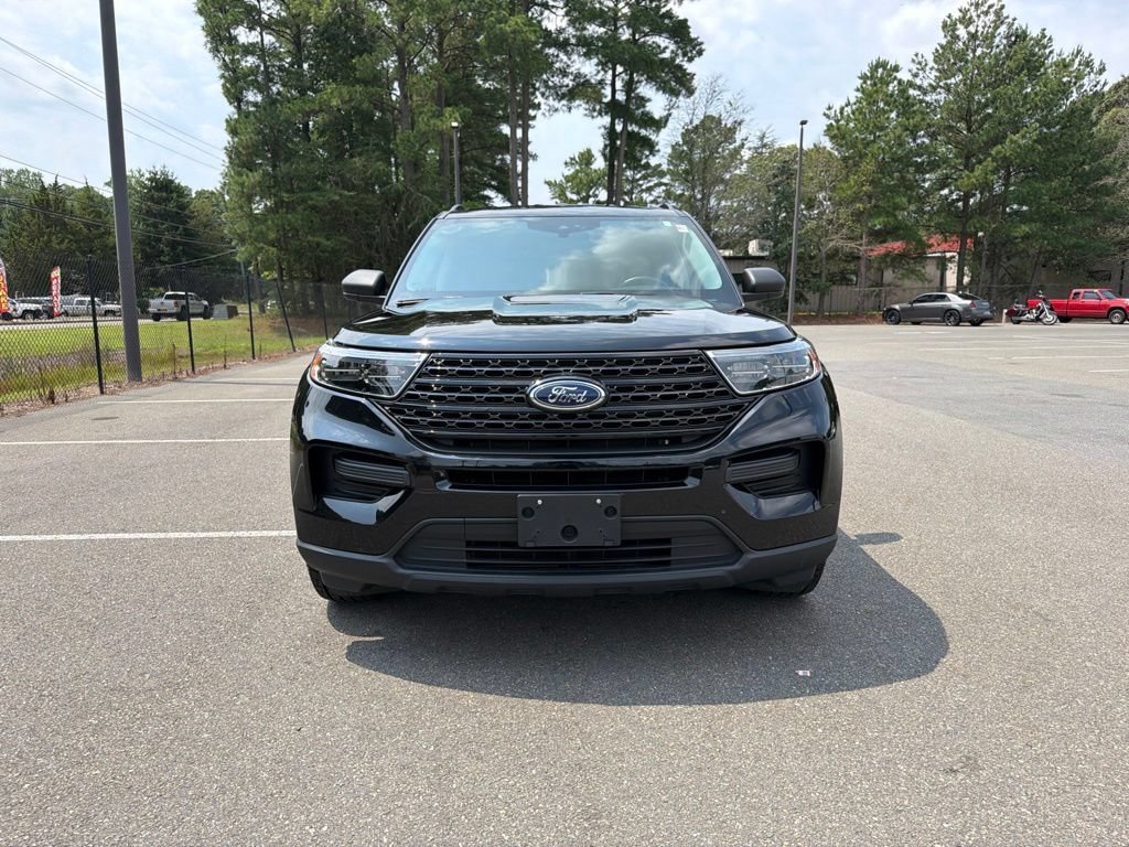 Used 2023 Ford Explorer XLT AWD/4WD image 3