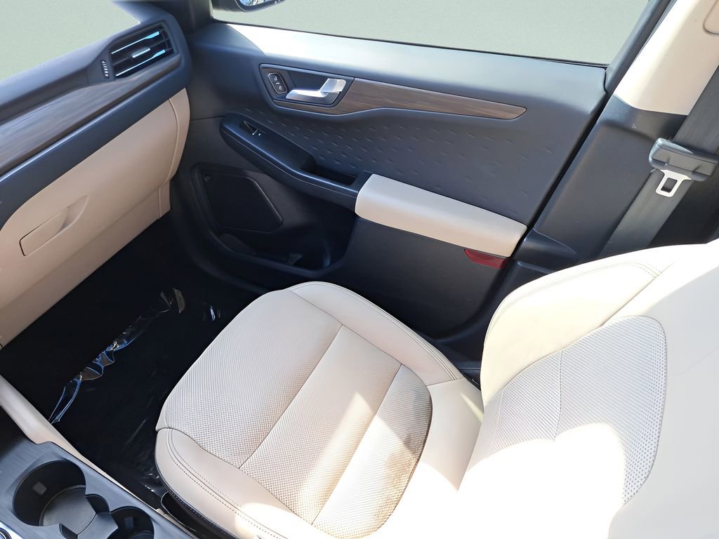 Used 2020 Ford Escape Titanium image 13