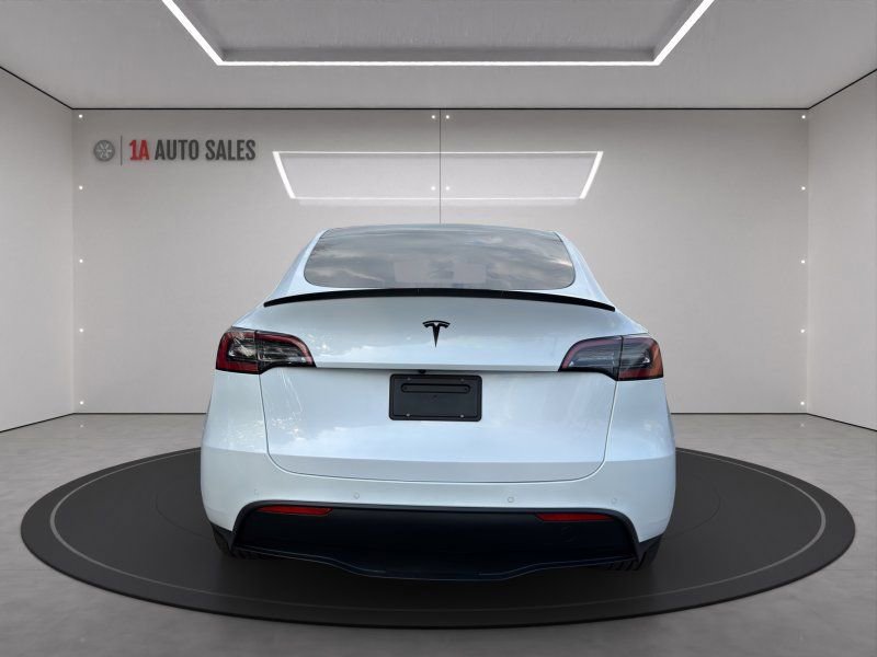 Used 2022 Tesla Model Y Long Range image 4