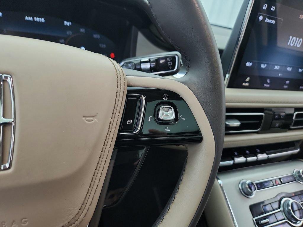 Used 2023 Lincoln Aviator AWD w/ Premium Package image 20
