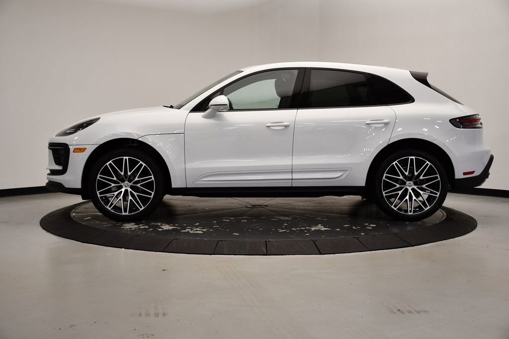 Used 2025 Porsche Macan image 2