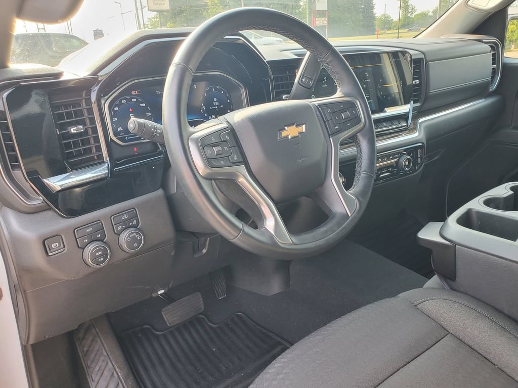 Certified 2024 Chevrolet Silverado 1500 LT AWD/4WD image 8