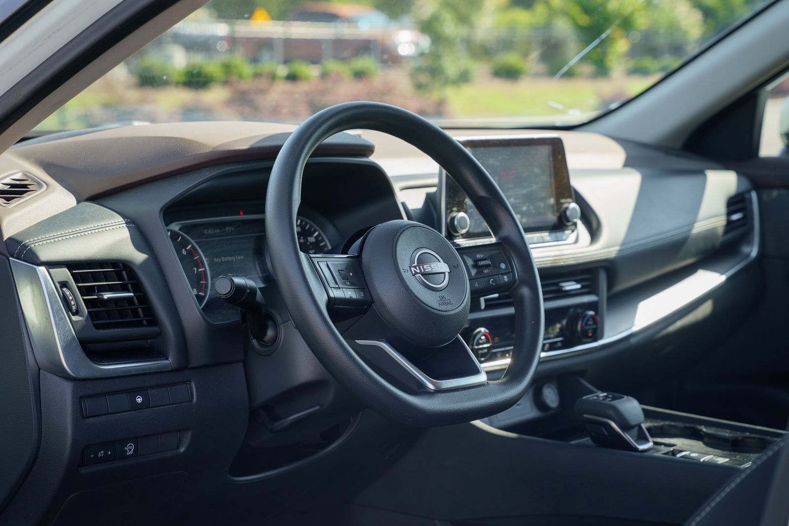 Used 2023 Nissan Rogue SV FWD image 18