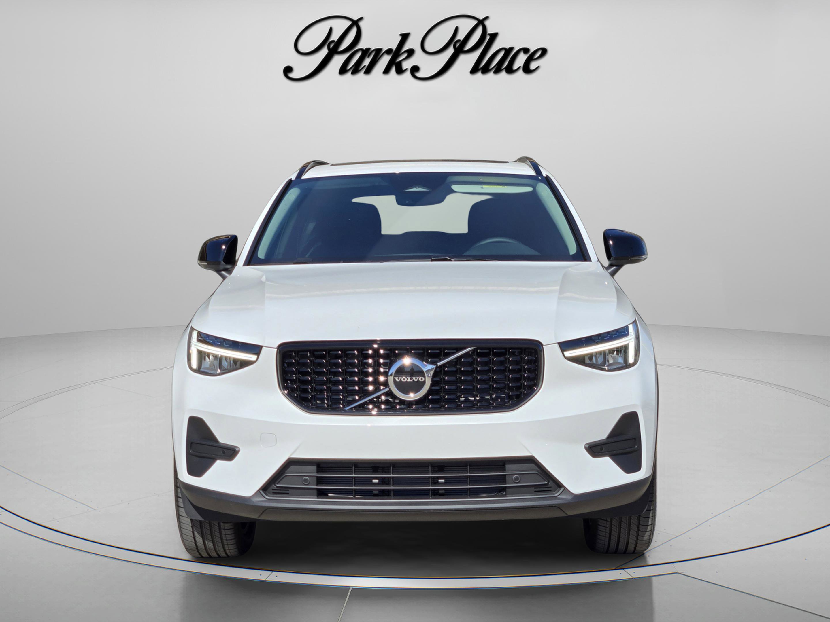 New 2026 Volvo XC40 B4 Core w/ Climate Package image 9