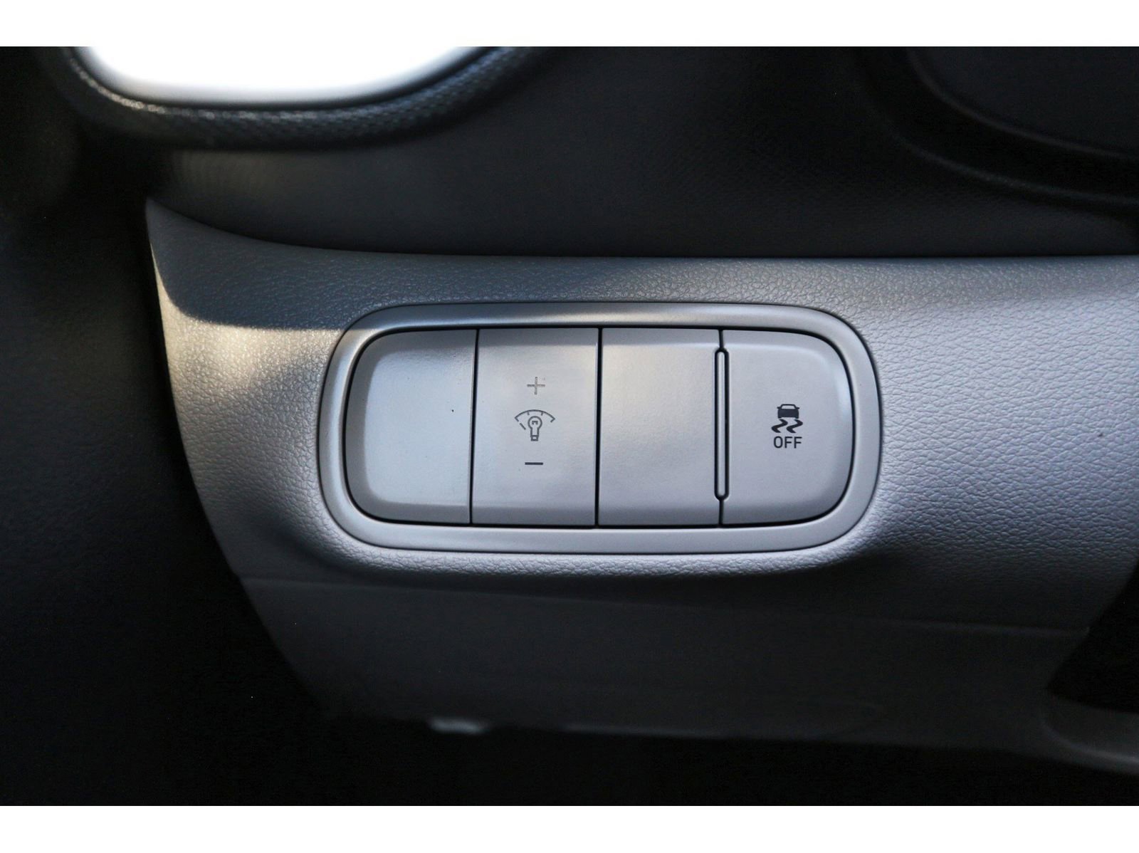 Certified 2025 Hyundai Venue SEL image 21