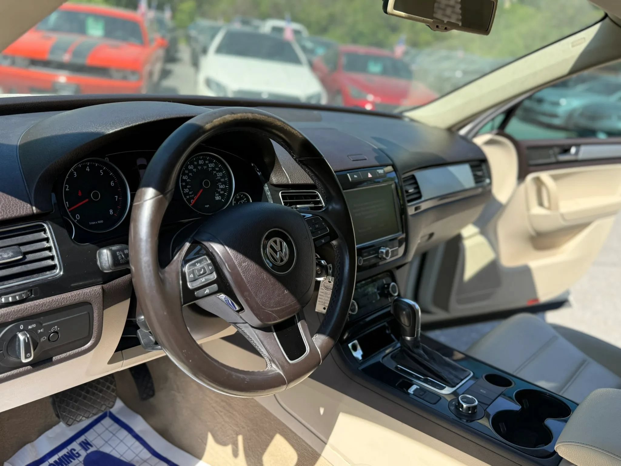 Used 2012 Volkswagen Touareg Sport AWD/4WD image 9