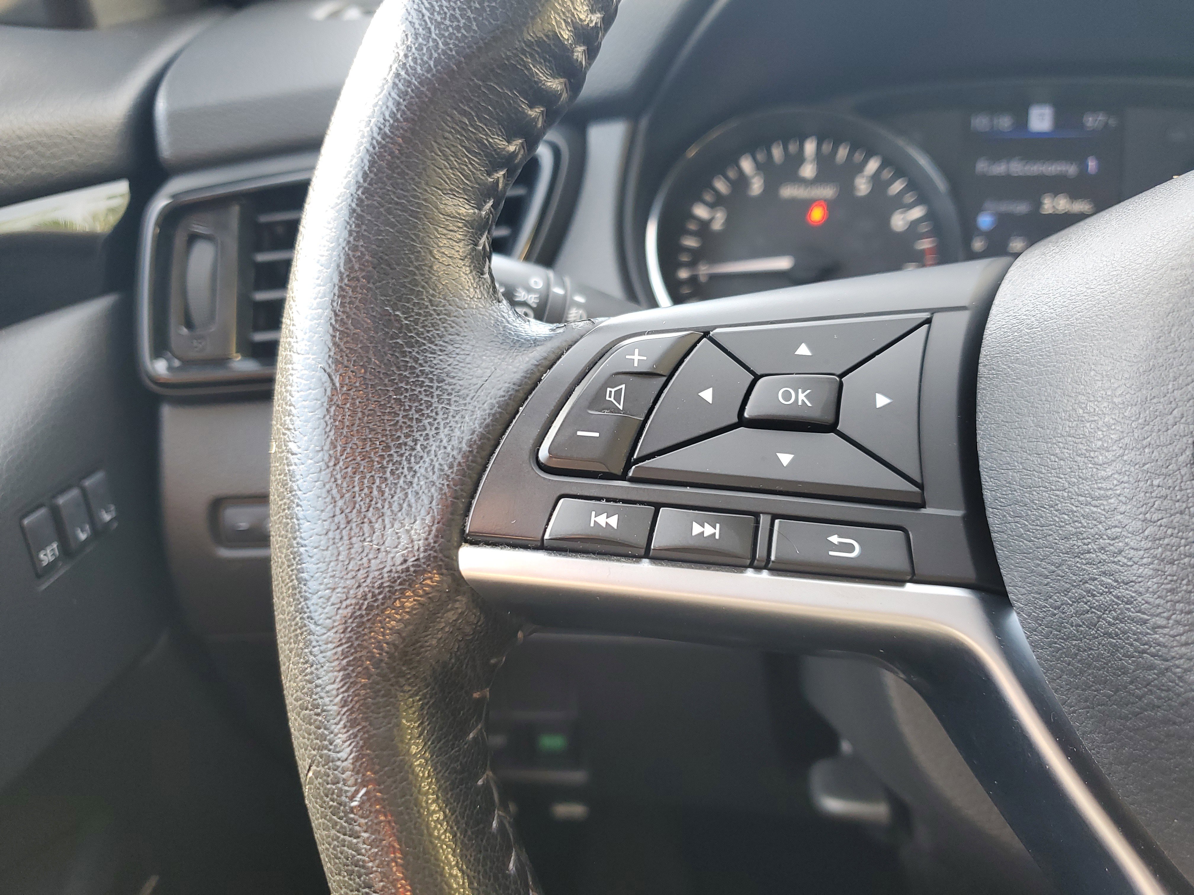 Used 2021 Nissan Rogue Sport SL w/ Premium Package image 20