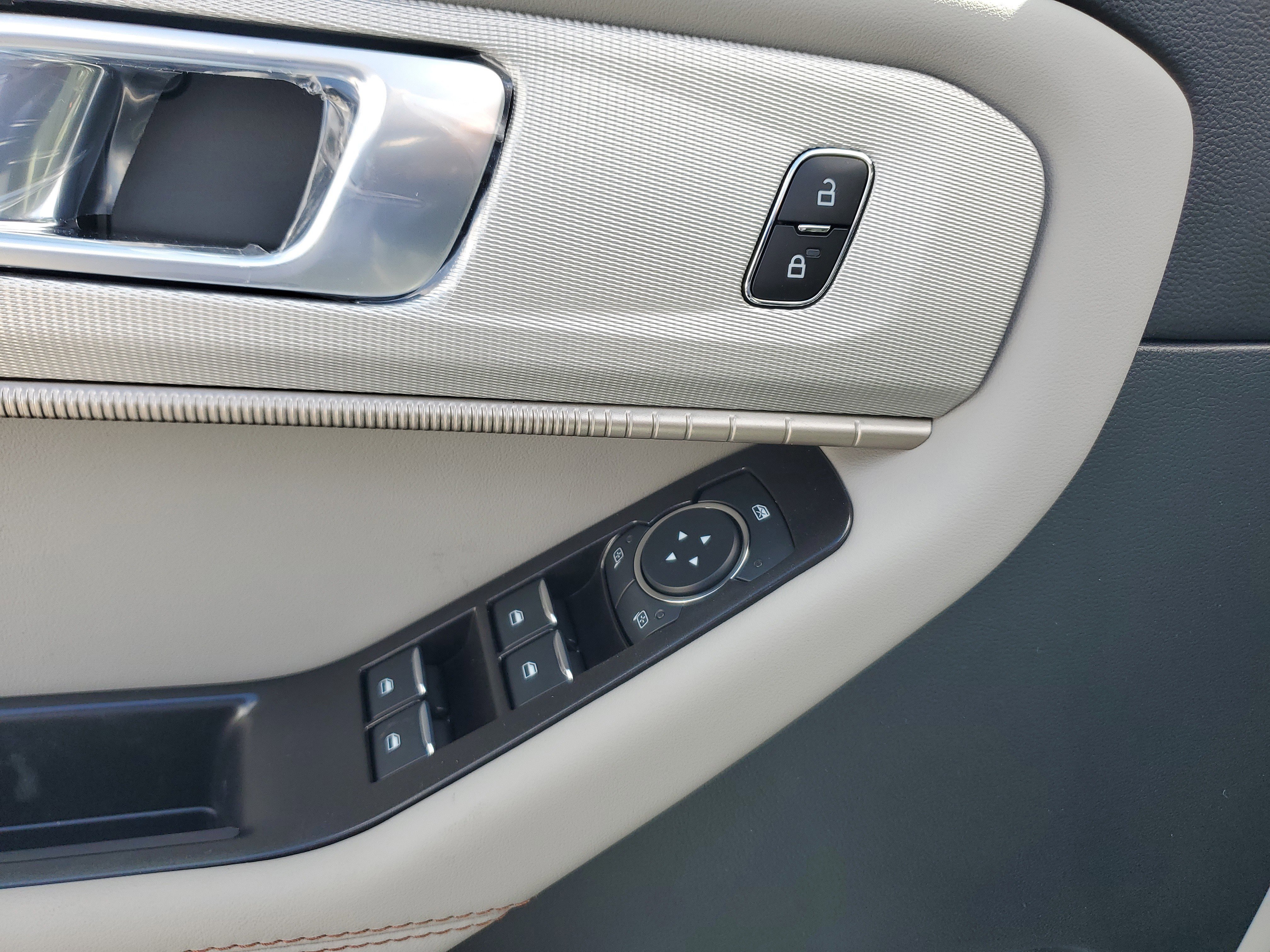 New 2026 Ford Explorer Active image 14