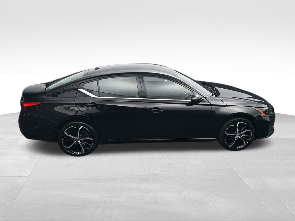 Used 2025 Nissan Altima 2.5 SR FWD image 33
