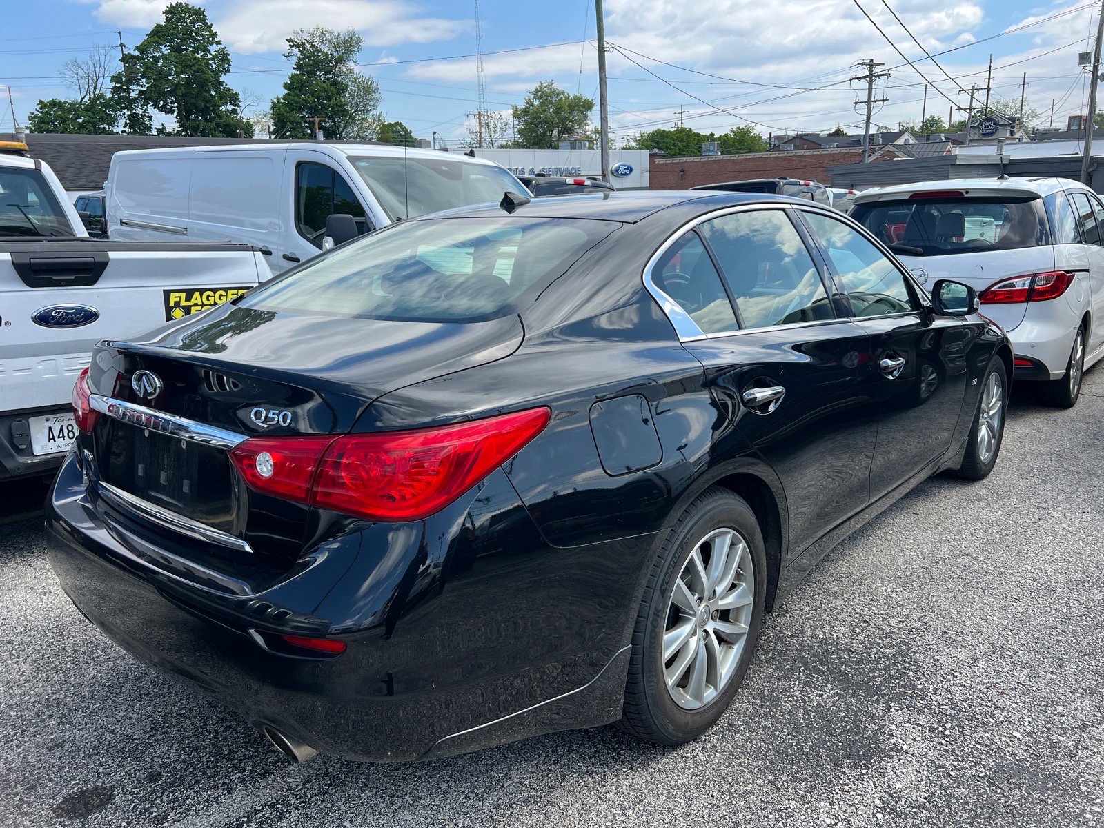 Used 2015 INFINITI Q50 Premium w/ Leather Seating Package AWD/4WD image 4