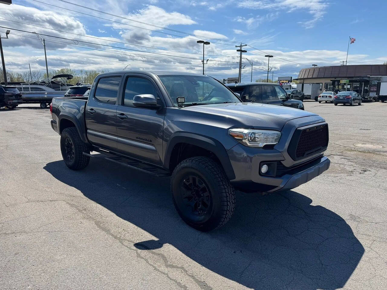 Used 2019 Toyota Tacoma TRD Off-Road w/ Four Season Floor Mat Package AWD/4WD image 4