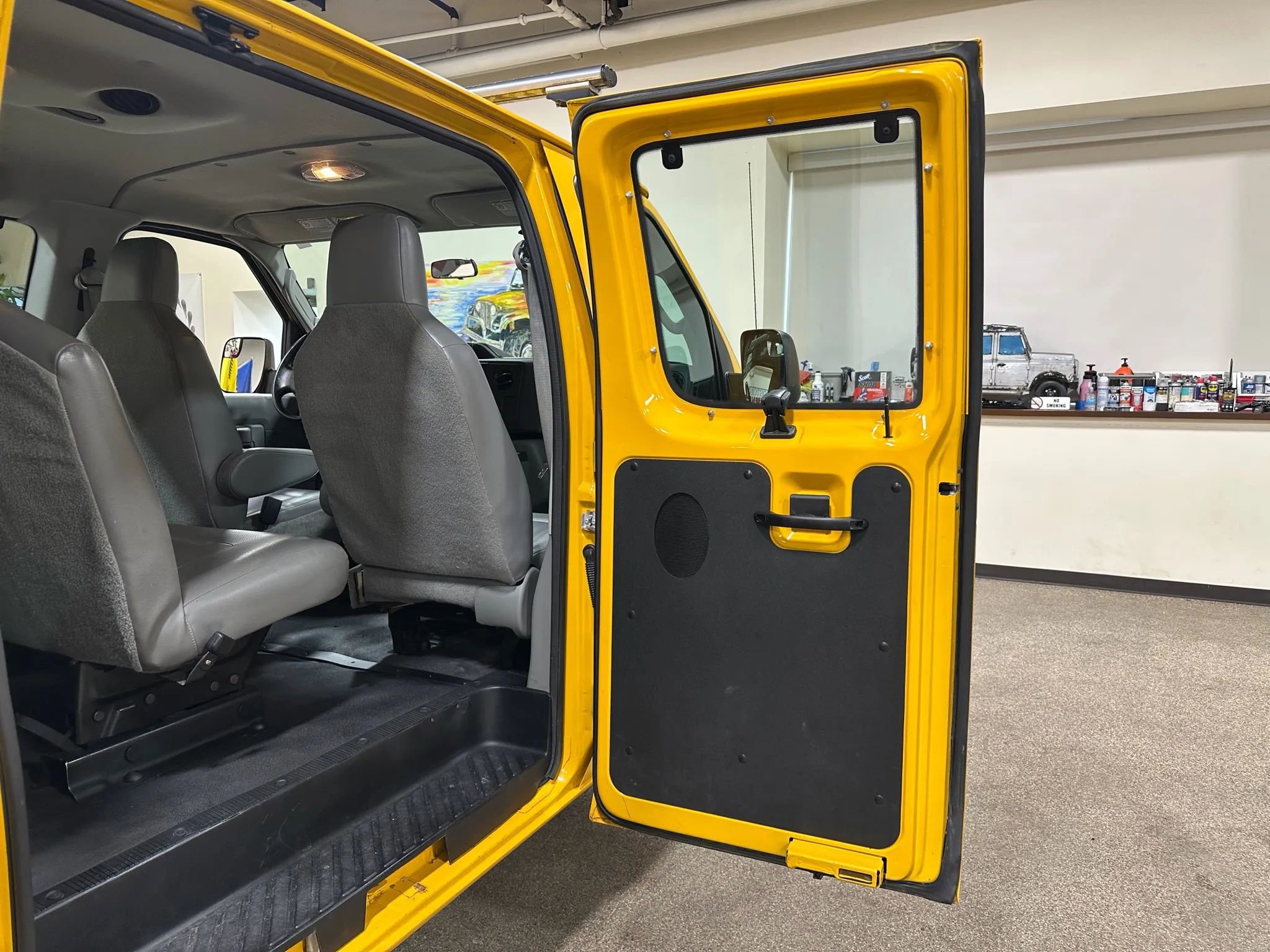 Used 2011 Ford E-150 and Econoline 150 Wagon image 30