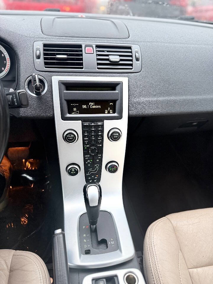 Used 2011 Volvo C70 T5 image 11