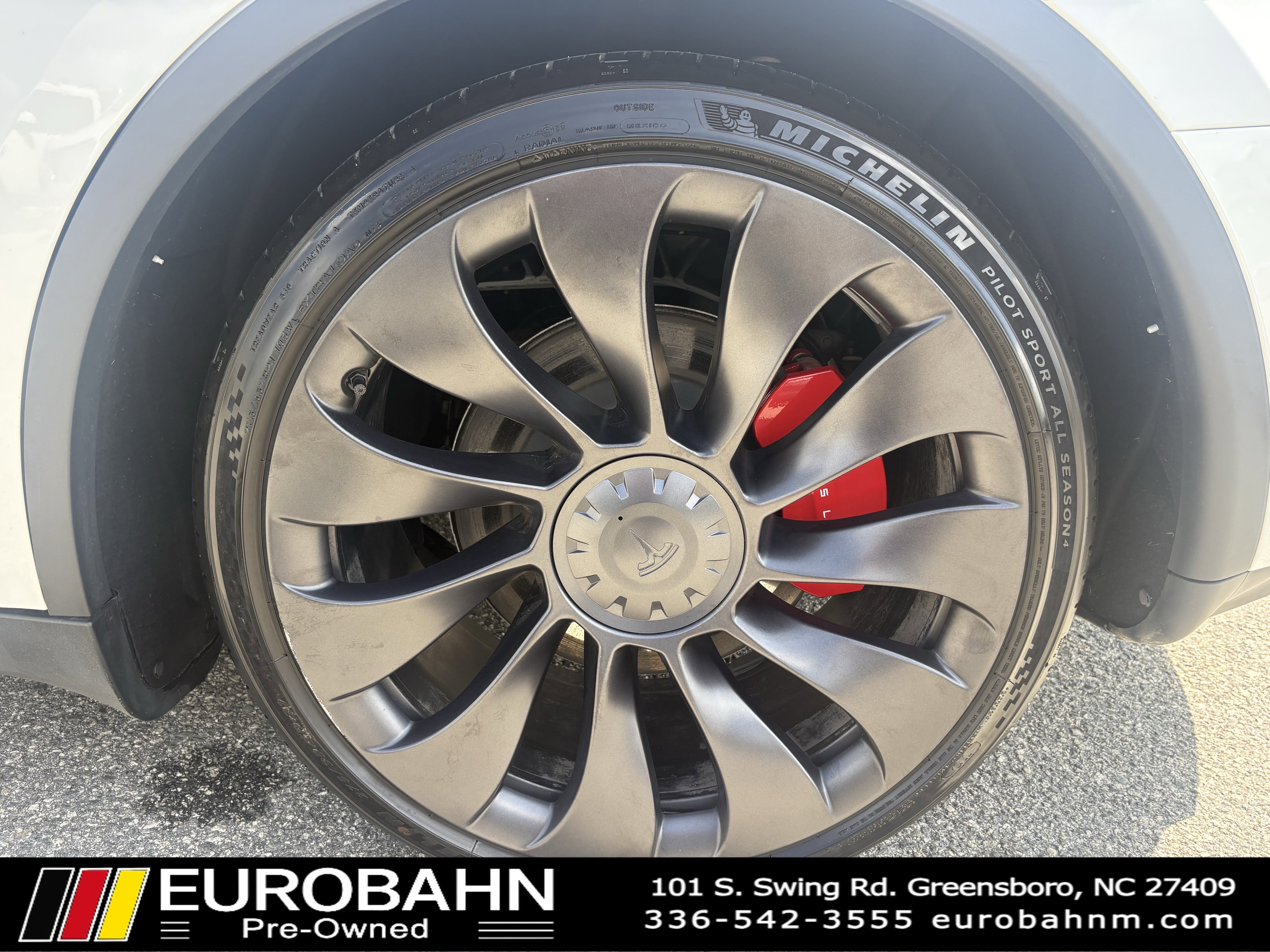 Used 2024 Tesla Model Y Performance image 33