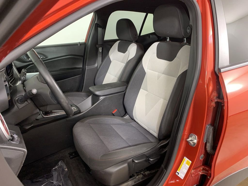 Used 2024 Chevrolet Trax RS FWD image 26