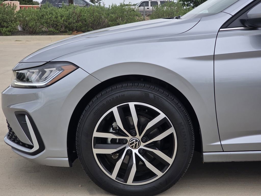 Used 2025 Volkswagen Jetta SE image 5