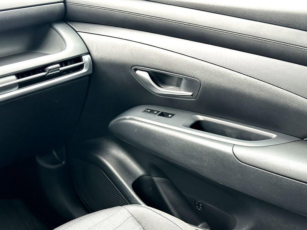 Used 2025 Hyundai Santa Cruz SE image 28