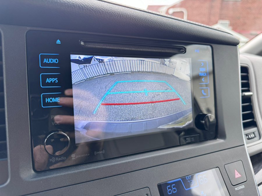 Used 2017 Toyota Sienna XLE Premium image 15