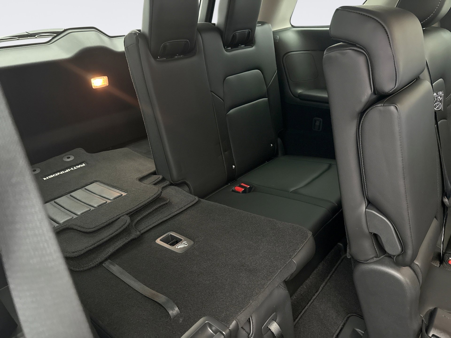 Used 2025 Nissan Pathfinder SL image 21