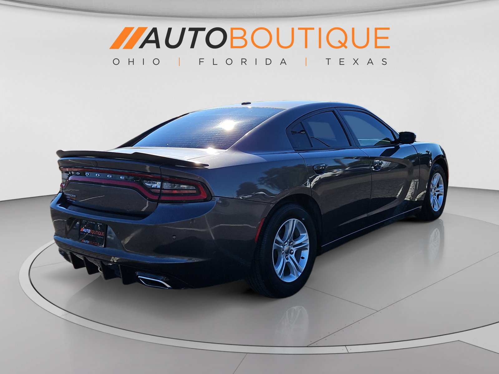 Used 2020 Dodge Charger SXT RWD image 5
