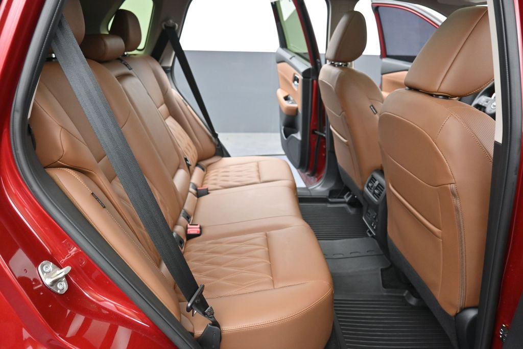 Used 2024 Nissan Rogue Platinum w/ Platinum Premium Package FWD image 10