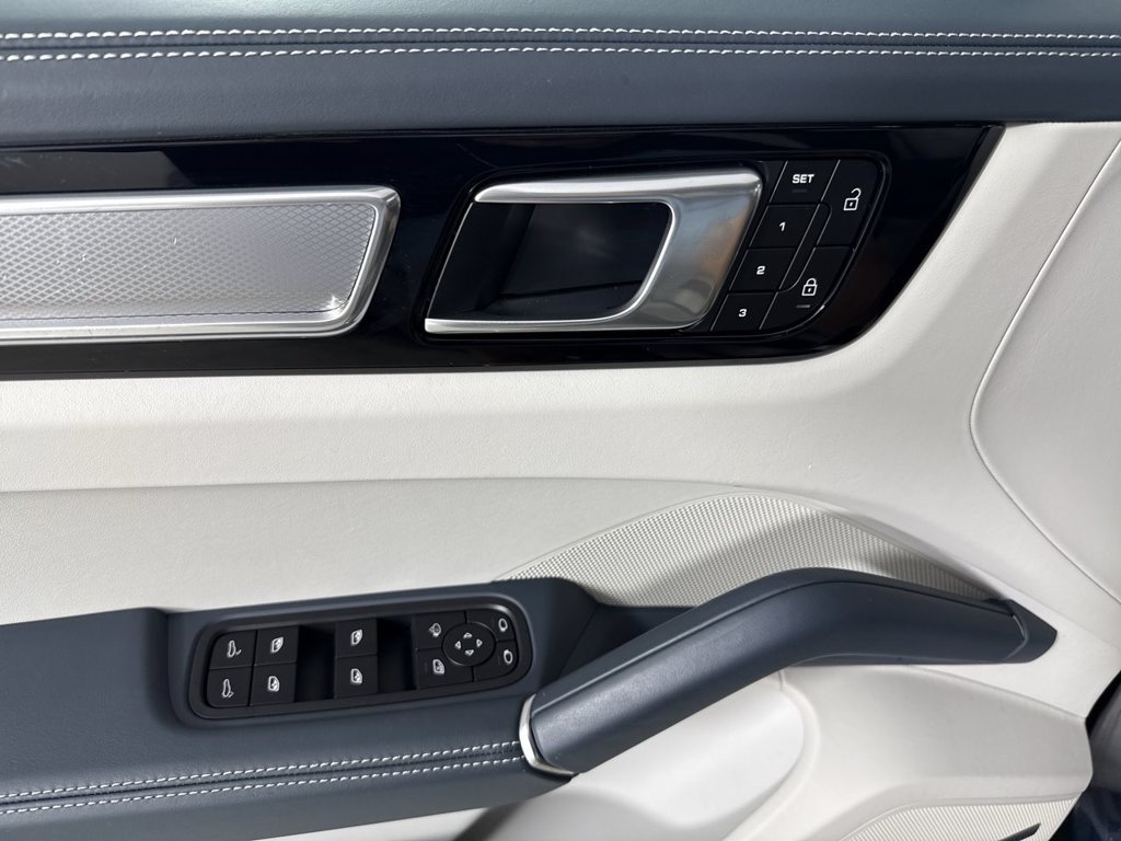 Certified 2023 Porsche Cayenne S Platinum AWD/4WD image 33