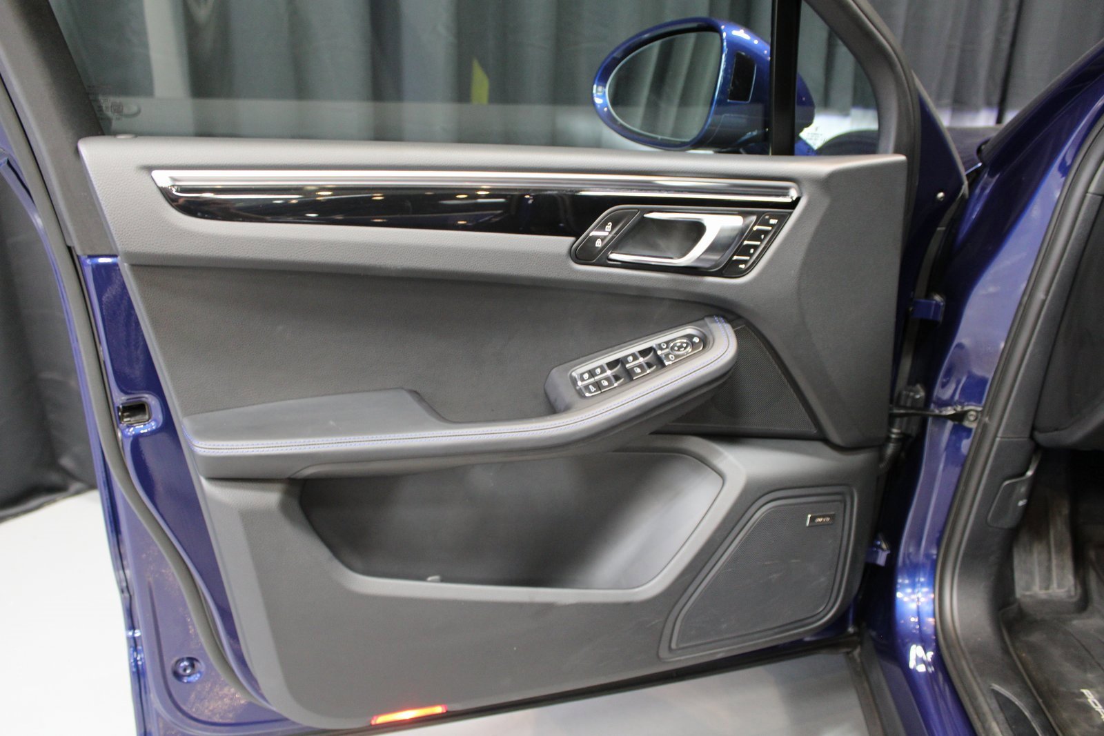 Certified 2024 Porsche Macan image 25