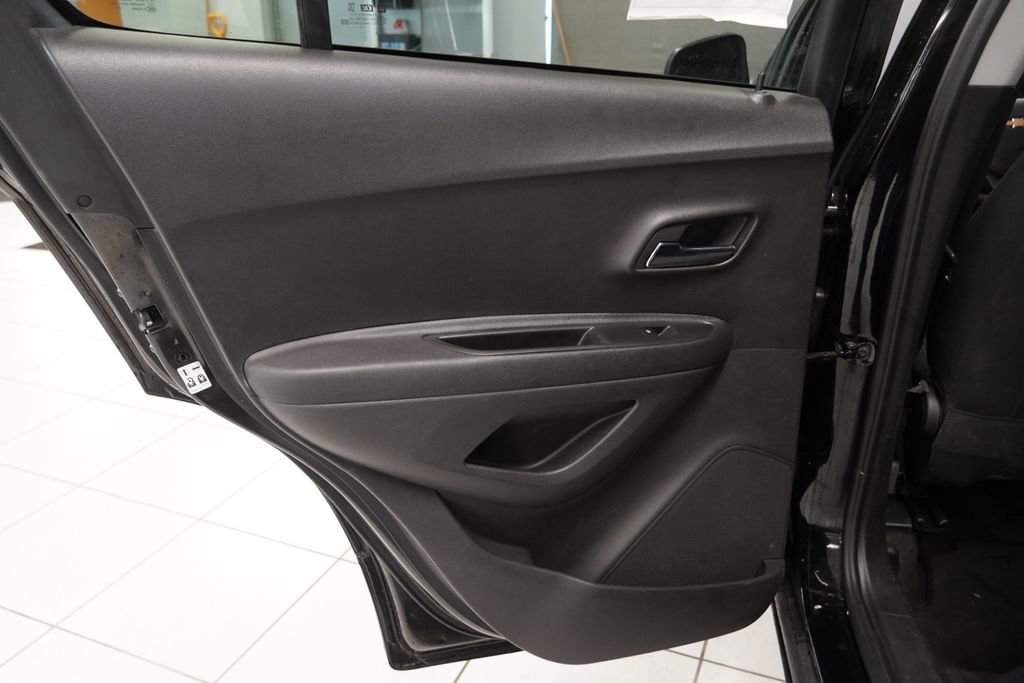 Used 2018 Chevrolet Trax LS FWD image 24