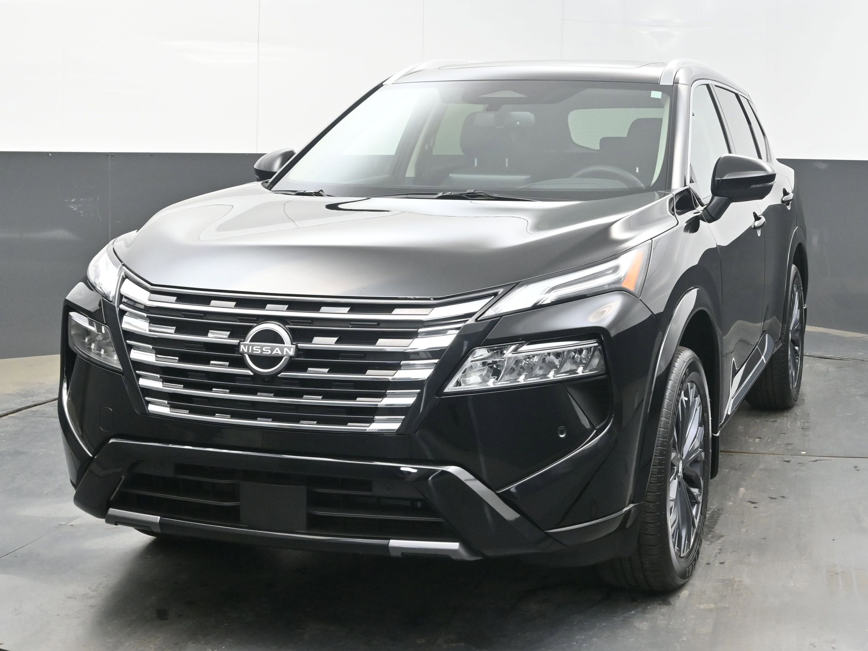 Certified 2025 Nissan Rogue Platinum w/ Tech Package image 3