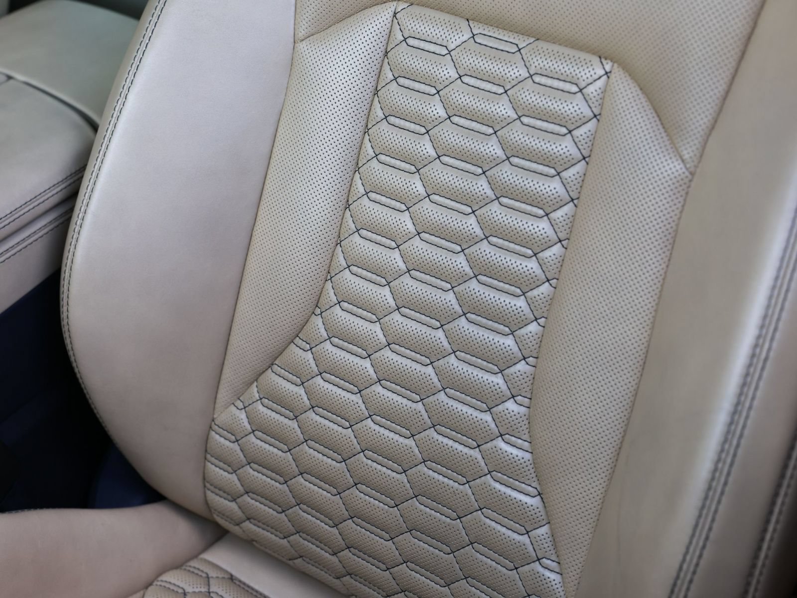Used 2019 Lamborghini Urus AWD/4WD image 21