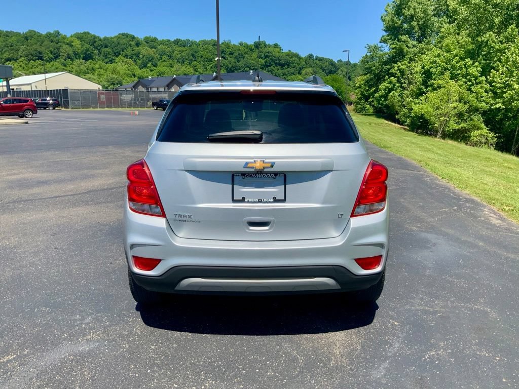 Used 2020 Chevrolet Trax LT w/ Sun & Sound Package FWD image 12