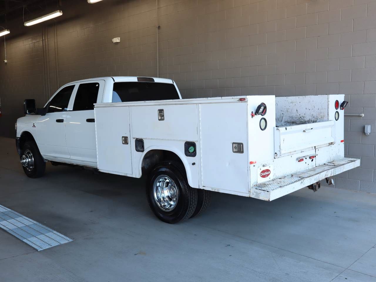 Used 2023 RAM 3500 Tradesman w/ Chrome Appearance Group AWD/4WD image 3