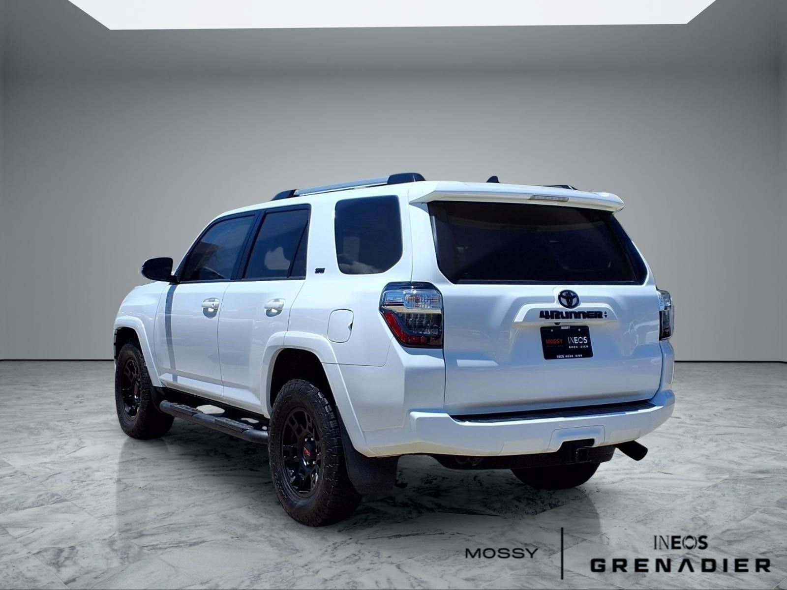 Used 2021 Toyota 4Runner SR5 Premium w/ Moonroof Package RWD image 2