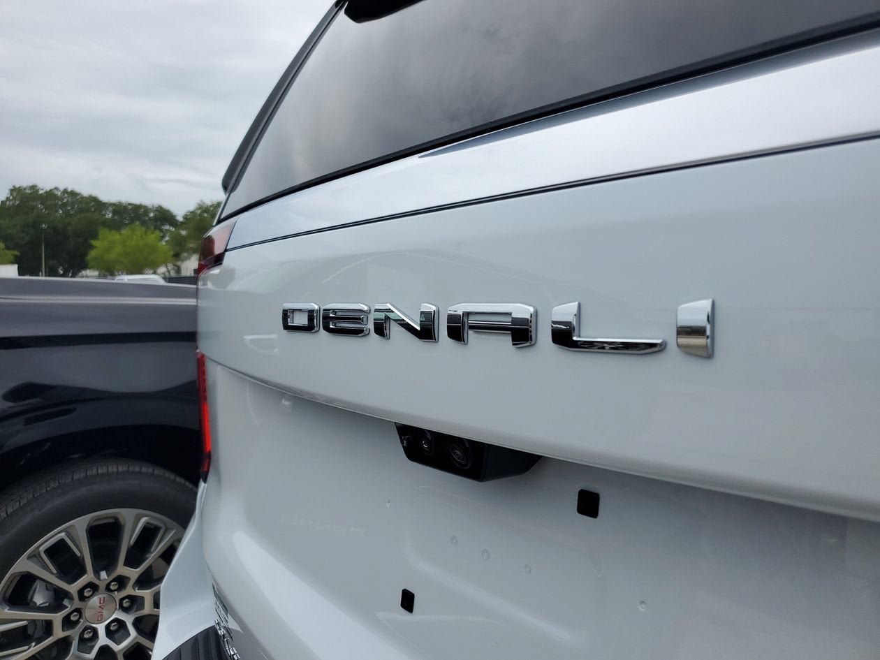New 2026 GMC Yukon XL Denali w/ Denali Reserve Package AWD/4WD image 9