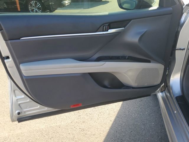 Used 2023 Toyota Camry SE w/ Cold Weather Package image 16