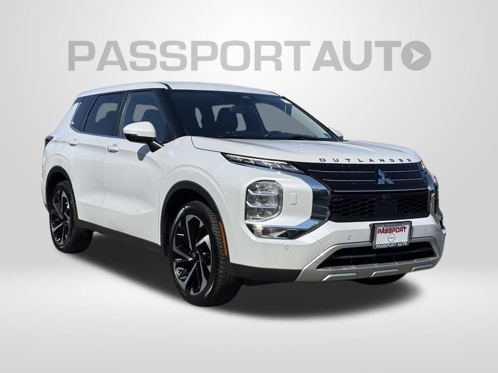 Used 2023 Mitsubishi Outlander SE AWD/4WD image 3